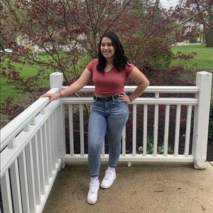 Meet your Posher, Brittney